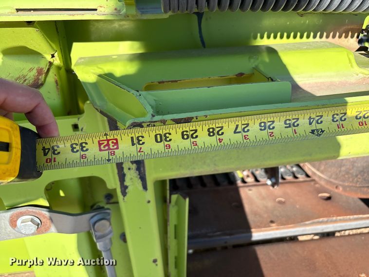 image for item JM9378 2017 Claas 380 pickup head