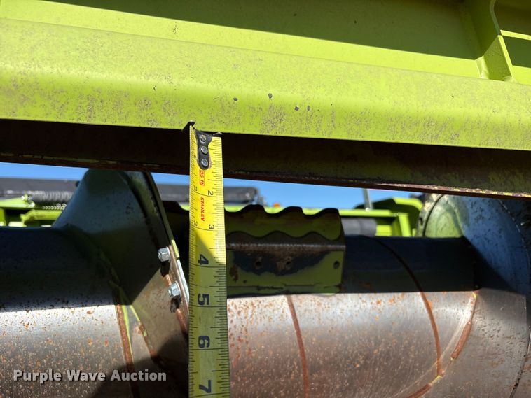 image for item JM9378 2017 Claas 380 pickup head
