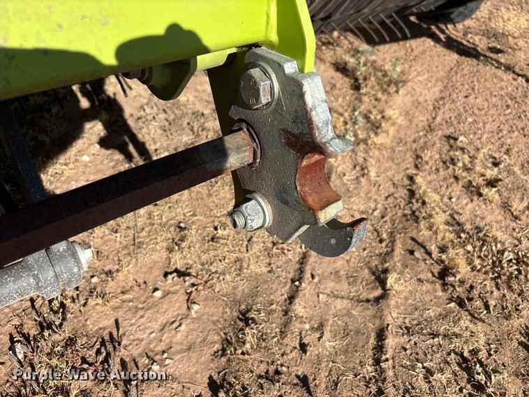 image for item JM9378 2017 Claas 380 pickup head