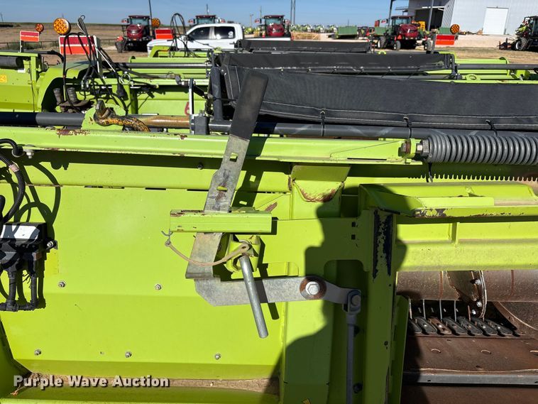 image for item JM9378 2017 Claas 380 pickup head