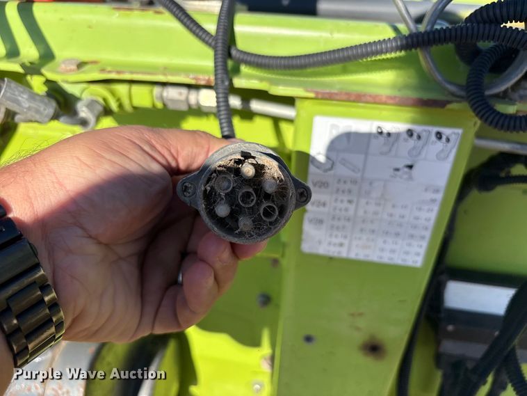 image for item JM9378 2017 Claas 380 pickup head