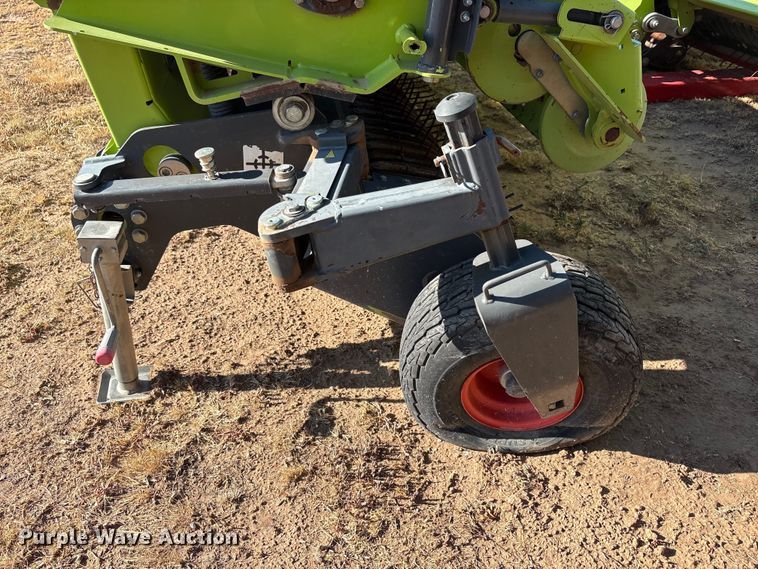 image for item JM9378 2017 Claas 380 pickup head