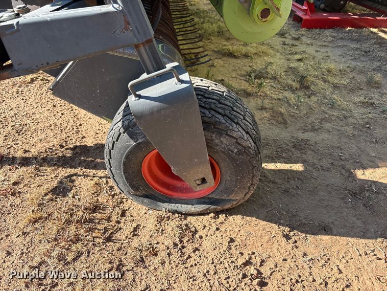 image for item JM9378 2017 Claas 380 pickup head