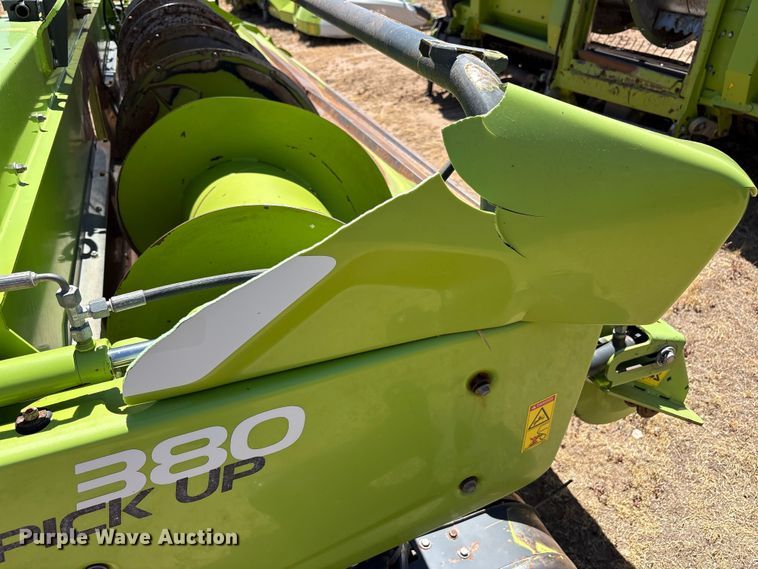 image for item JM9379 2019 Claas I36 380 pick up pickup head