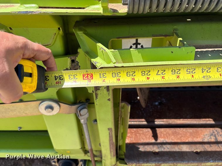 image for item JM9379 2019 Claas I36 380 pick up pickup head