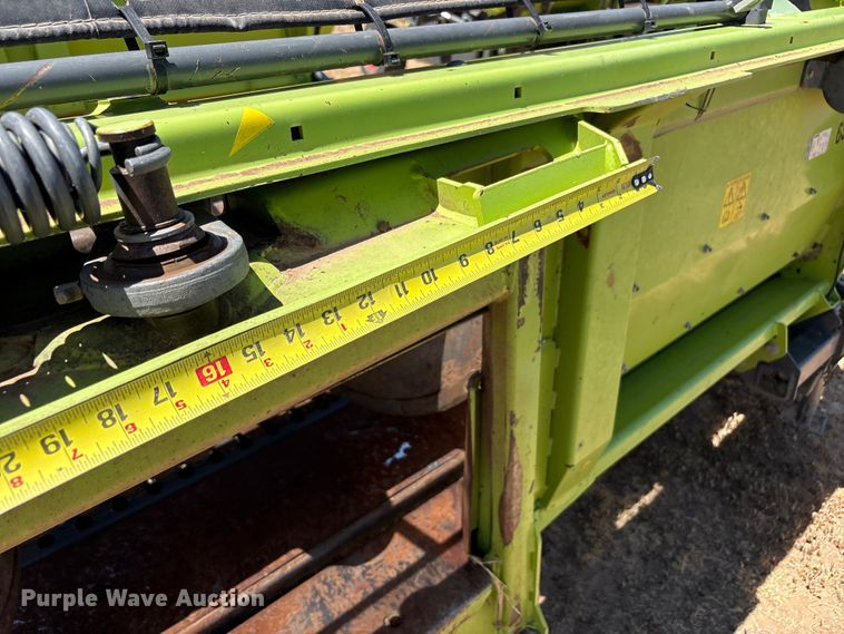 image for item JM9379 2019 Claas I36 380 pick up pickup head