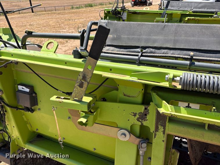 image for item JM9379 2019 Claas I36 380 pick up pickup head