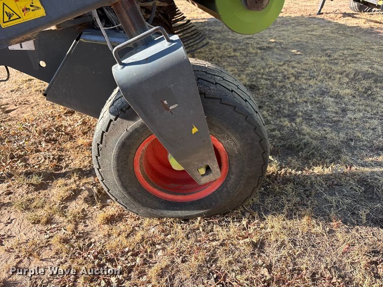 image for item JM9379 2019 Claas I36 380 pick up pickup head