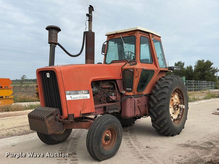 Allis Chalmers A-C 7040 tractor