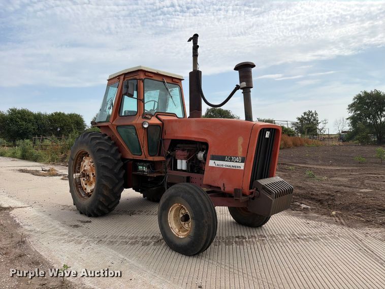 image for item MZ9800 Allis Chalmers A-C 7040 tractor