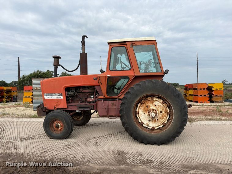 image for item MZ9800 Allis Chalmers A-C 7040 tractor