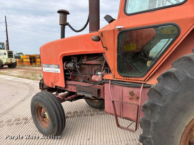 image for item MZ9800 Allis Chalmers A-C 7040 tractor