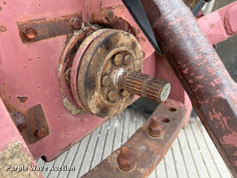 image for item MZ9800 Allis Chalmers A-C 7040 tractor