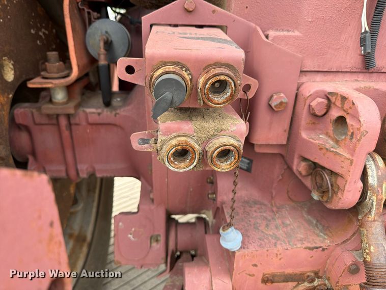 image for item MZ9800 Allis Chalmers A-C 7040 tractor