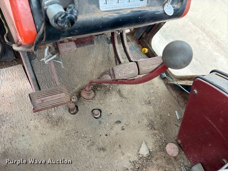 image for item MZ9800 Allis Chalmers A-C 7040 tractor