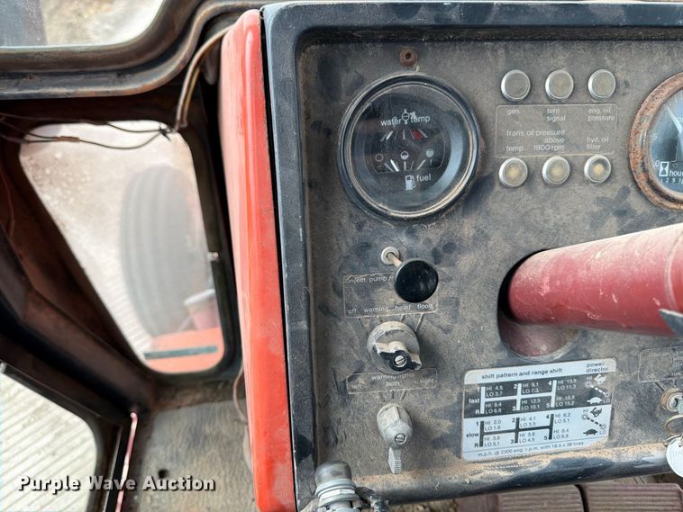 image for item MZ9800 Allis Chalmers A-C 7040 tractor