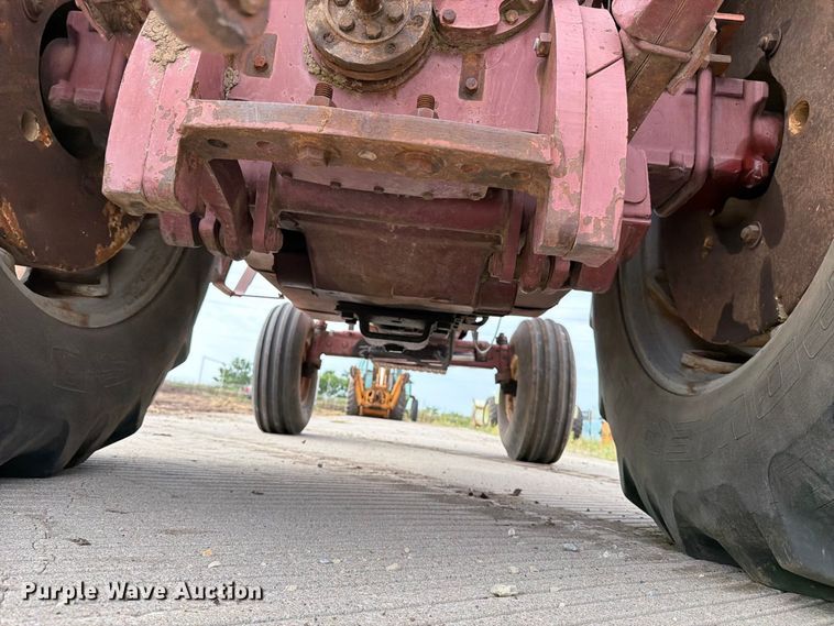 image for item MZ9800 Allis Chalmers A-C 7040 tractor