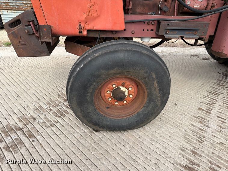 image for item MZ9800 Allis Chalmers A-C 7040 tractor