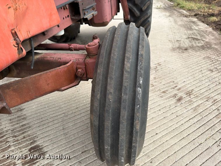 image for item MZ9800 Allis Chalmers A-C 7040 tractor