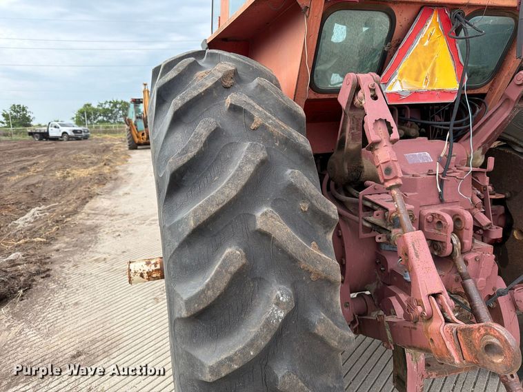 image for item MZ9800 Allis Chalmers A-C 7040 tractor