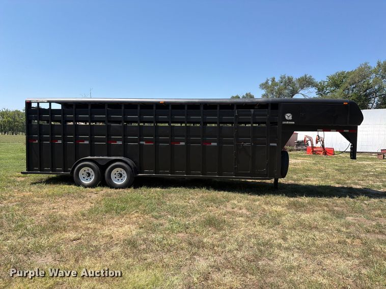 image for item MZ9830 1999 Hillsboro livestock trailer