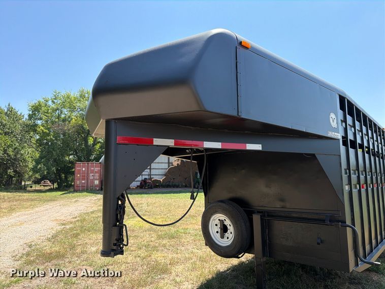 image for item MZ9830 1999 Hillsboro livestock trailer