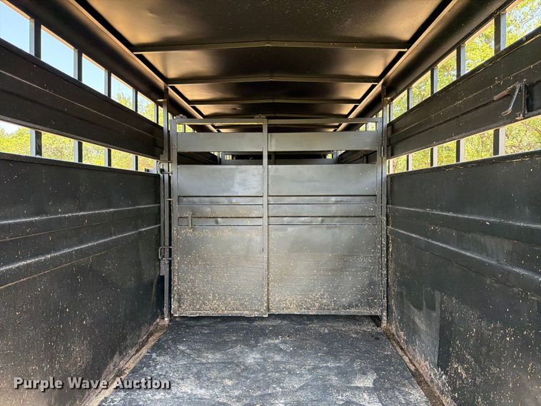 image for item MZ9830 1999 Hillsboro livestock trailer