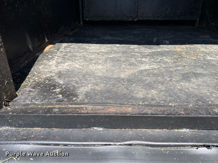image for item MZ9830 1999 Hillsboro livestock trailer
