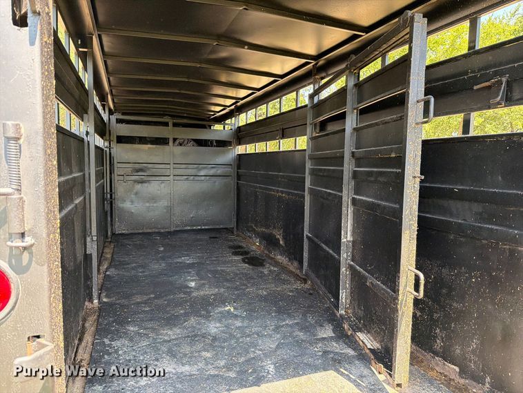 image for item MZ9830 1999 Hillsboro livestock trailer