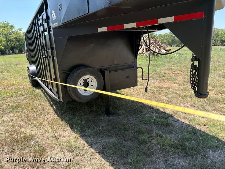 image for item MZ9830 1999 Hillsboro livestock trailer