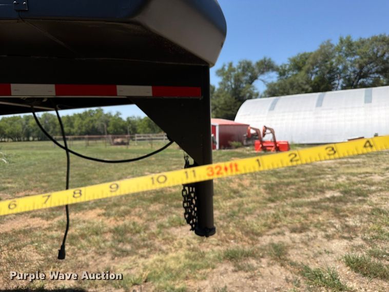 image for item MZ9830 1999 Hillsboro livestock trailer