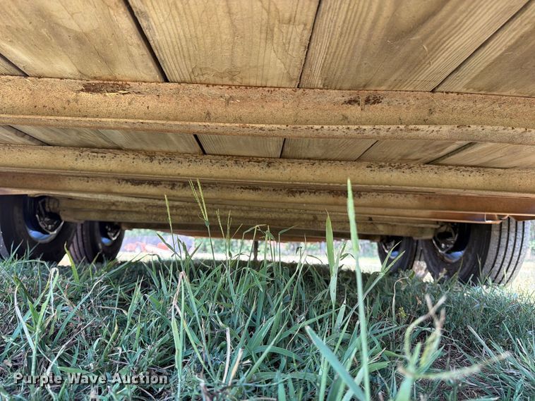 image for item MZ9830 1999 Hillsboro livestock trailer