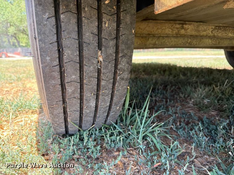 image for item MZ9830 1999 Hillsboro livestock trailer