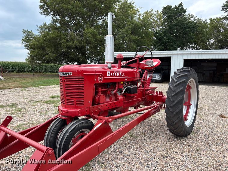 image for item NM9874 1946 McCormick Farmall H tractor