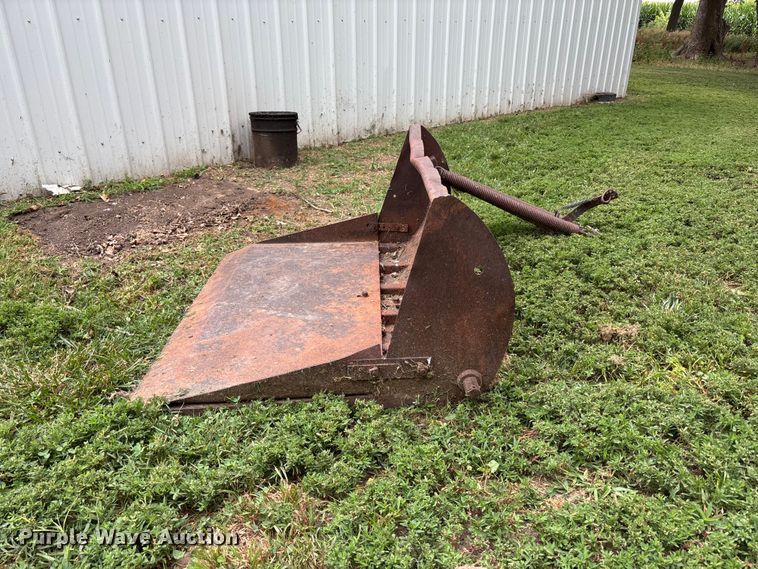 image for item NM9874 1946 McCormick Farmall H tractor