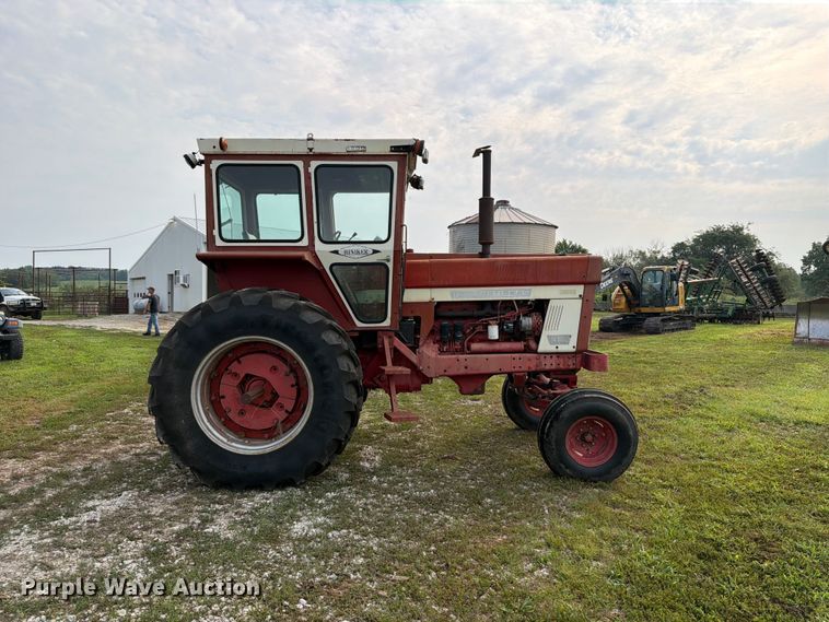 image for item OE9654 1974 International 966 tractor