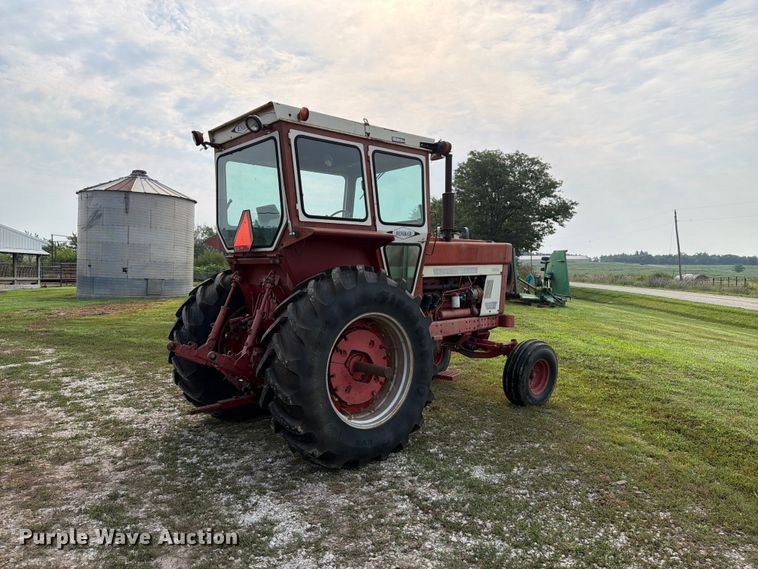 image for item OE9654 1974 International 966 tractor