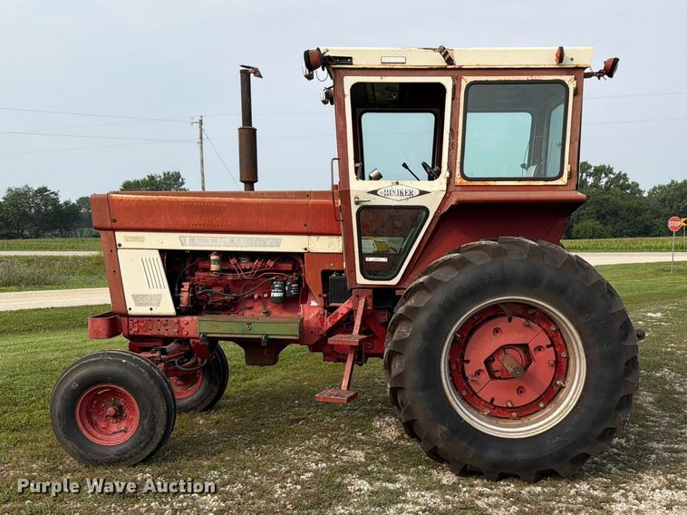 image for item OE9654 1974 International 966 tractor