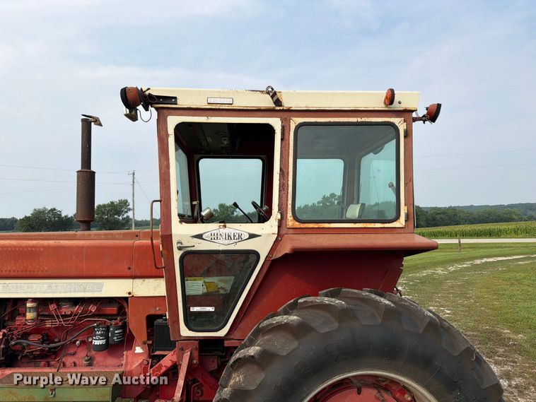 image for item OE9654 1974 International 966 tractor