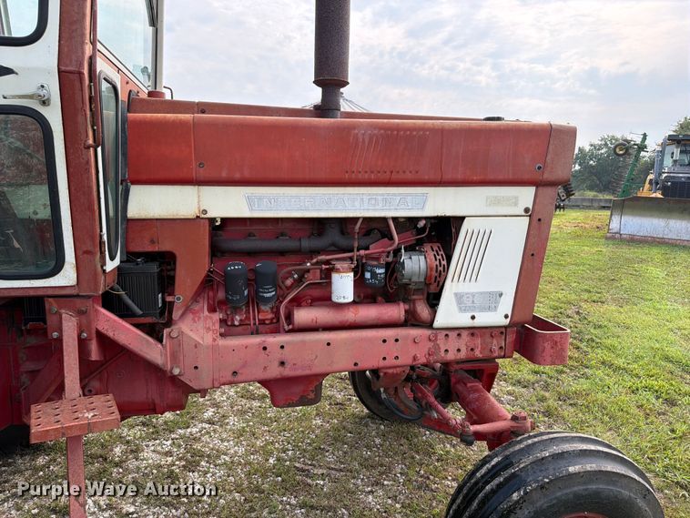 image for item OE9654 1974 International 966 tractor