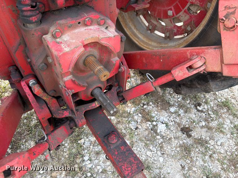 image for item OE9654 1974 International 966 tractor