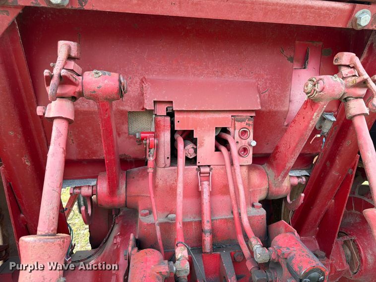 image for item OE9654 1974 International 966 tractor