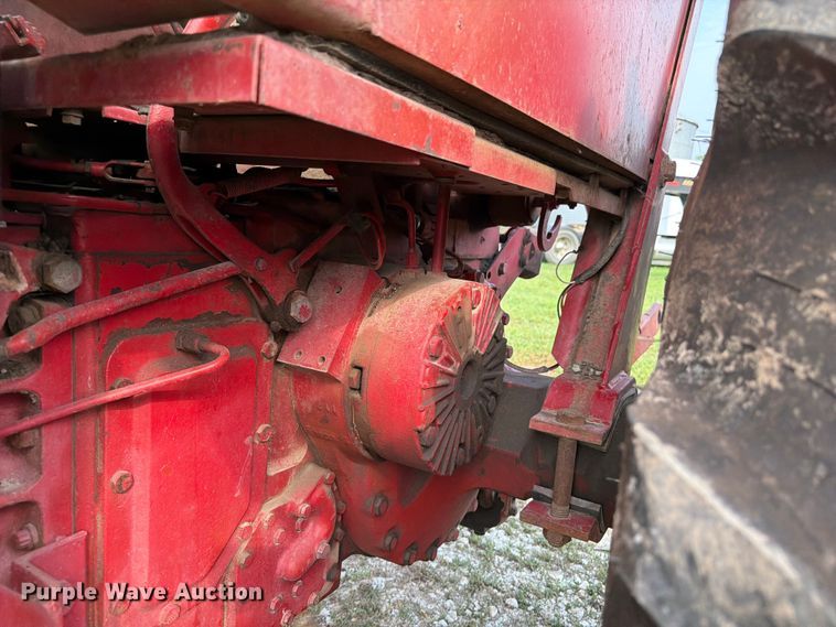 image for item OE9654 1974 International 966 tractor
