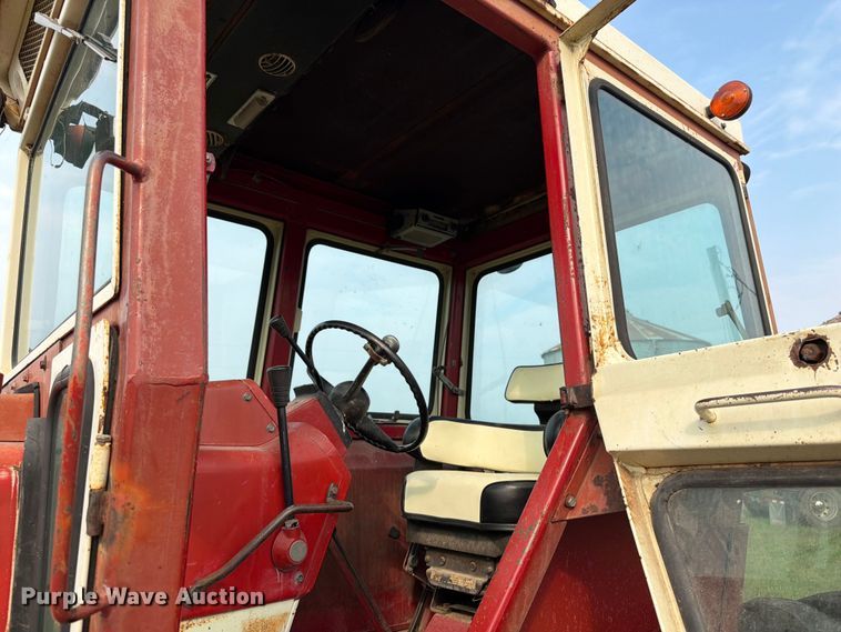 image for item OE9654 1974 International 966 tractor