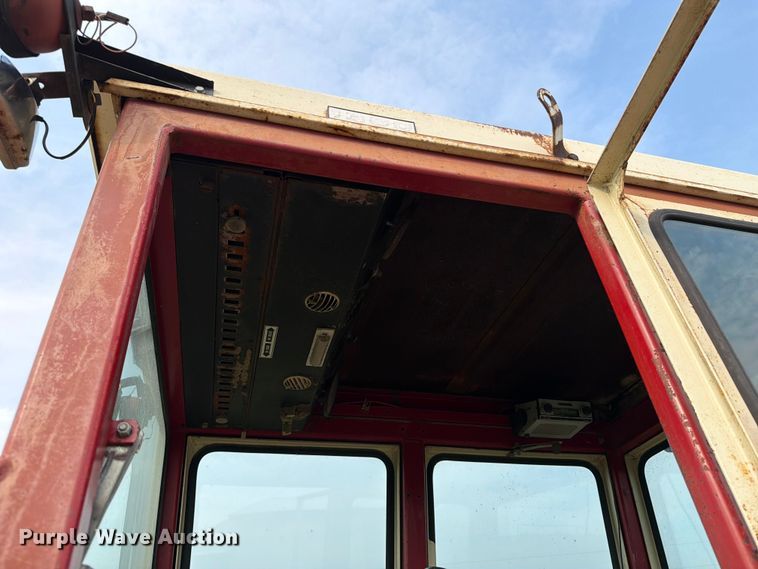 image for item OE9654 1974 International 966 tractor