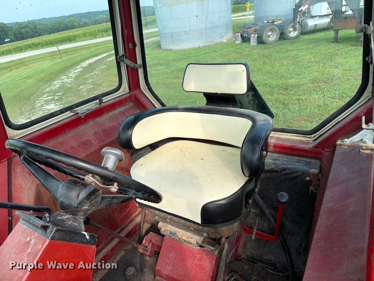 image for item OE9654 1974 International 966 tractor