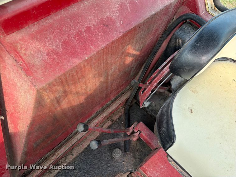 image for item OE9654 1974 International 966 tractor