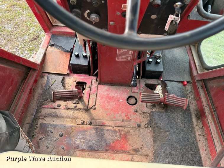 image for item OE9654 1974 International 966 tractor