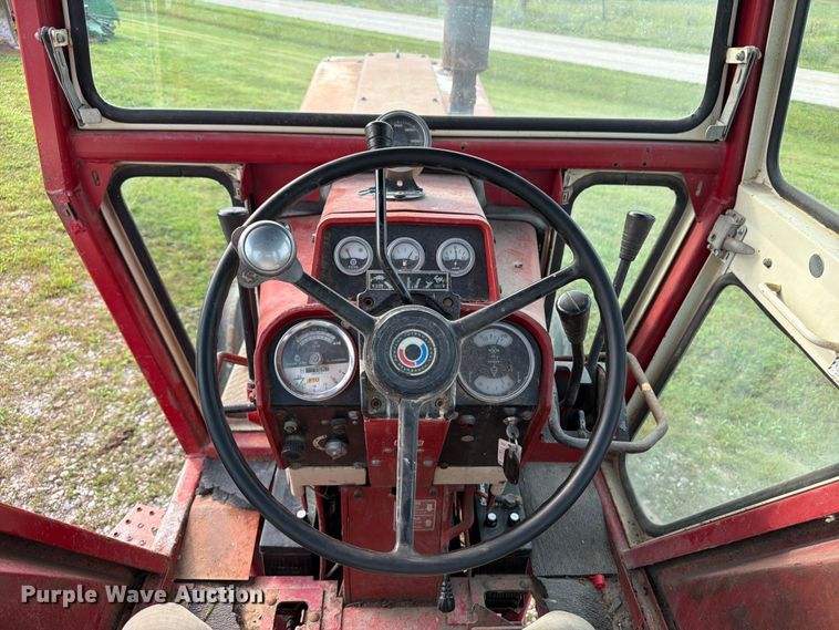 image for item OE9654 1974 International 966 tractor