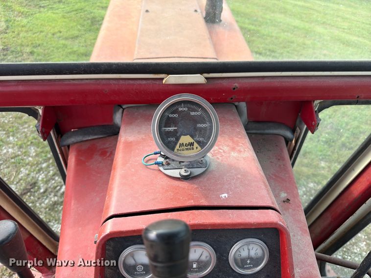 image for item OE9654 1974 International 966 tractor